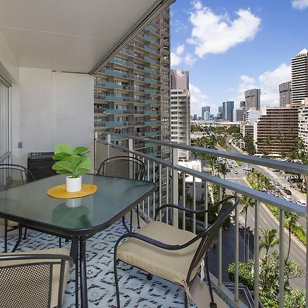 Resort Life At A Low Price- Ilikai Hotel Honolulu Exterior photo
